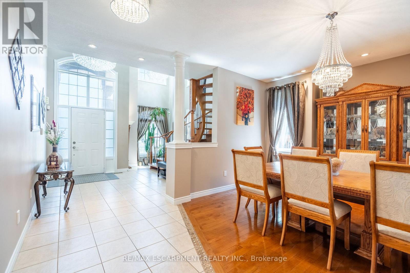 24 Edgecroft Crescent, Hamilton, ON - Indoor Photo Showing Dining Room