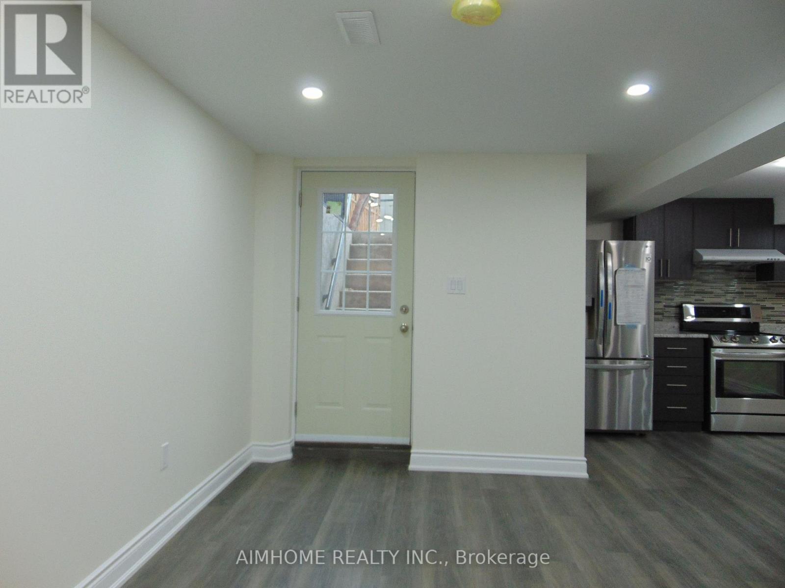 2450 Credit Valley Road, Mississauga, ON - Indoor Photo Showing Kitchen