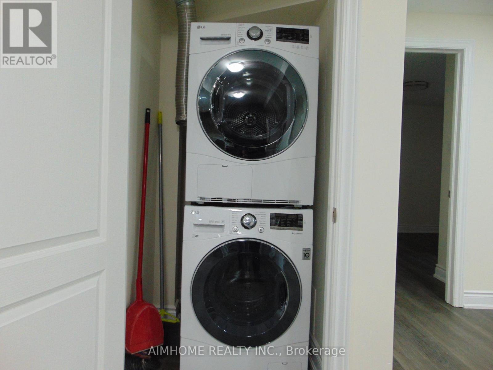 2450 Credit Valley Road, Mississauga, ON - Indoor Photo Showing Laundry Room