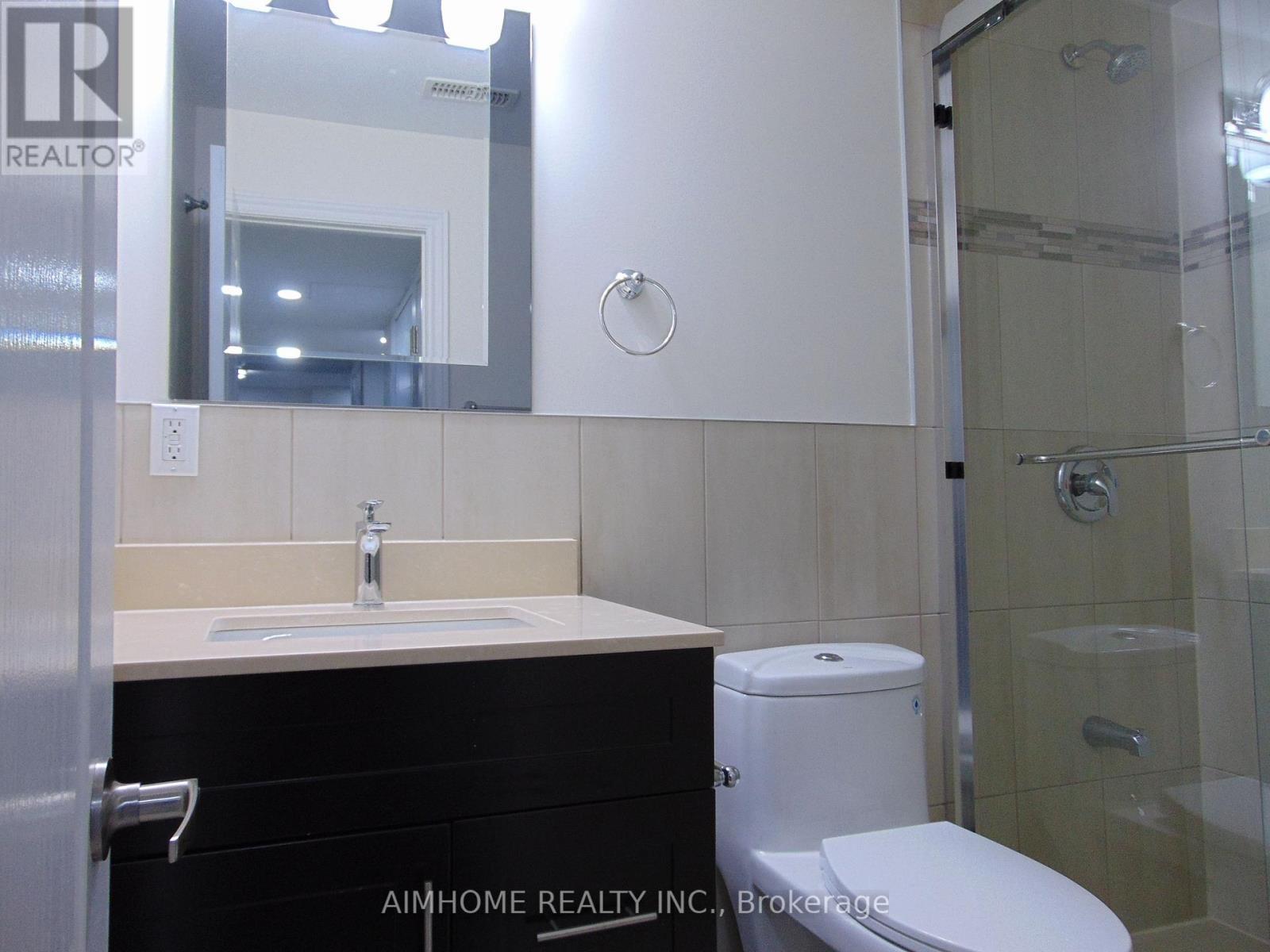 2450 Credit Valley Road, Mississauga, ON - Indoor Photo Showing Bathroom