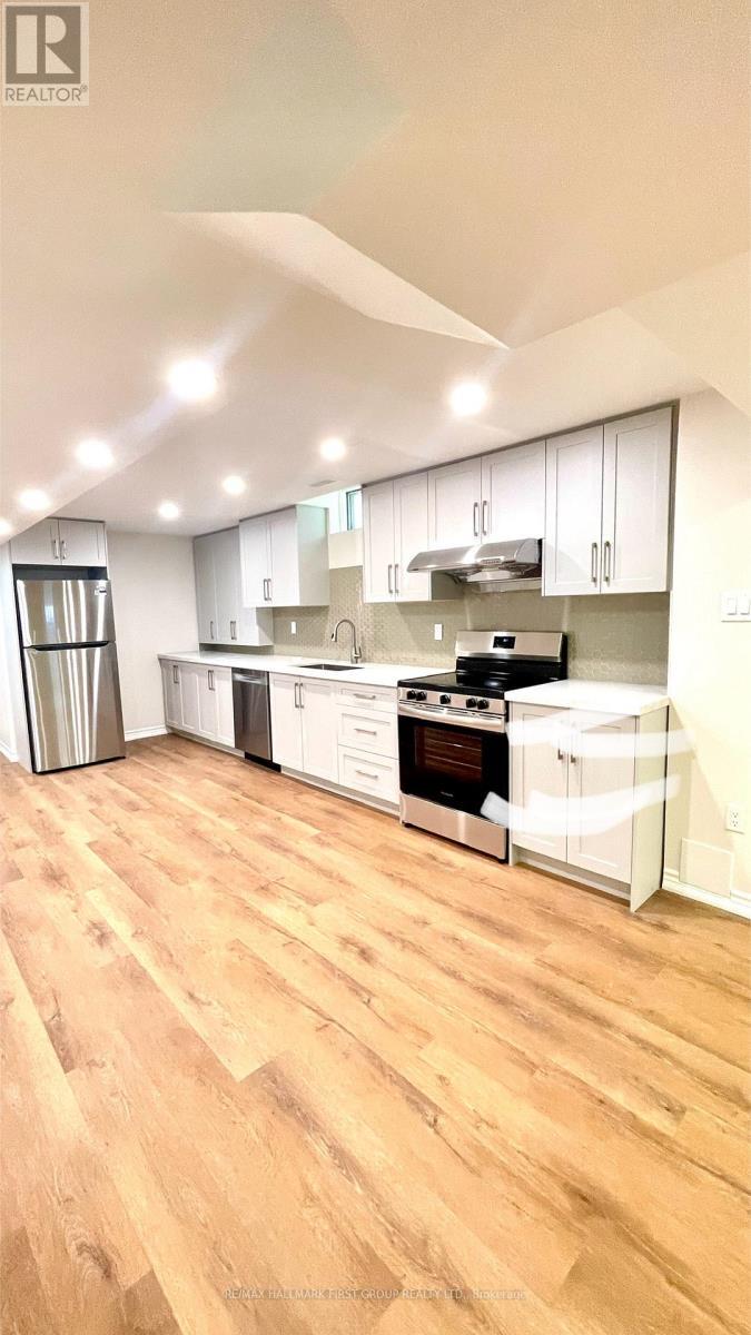 61 Lent Crescent, Brampton, ON - Indoor Photo Showing Kitchen