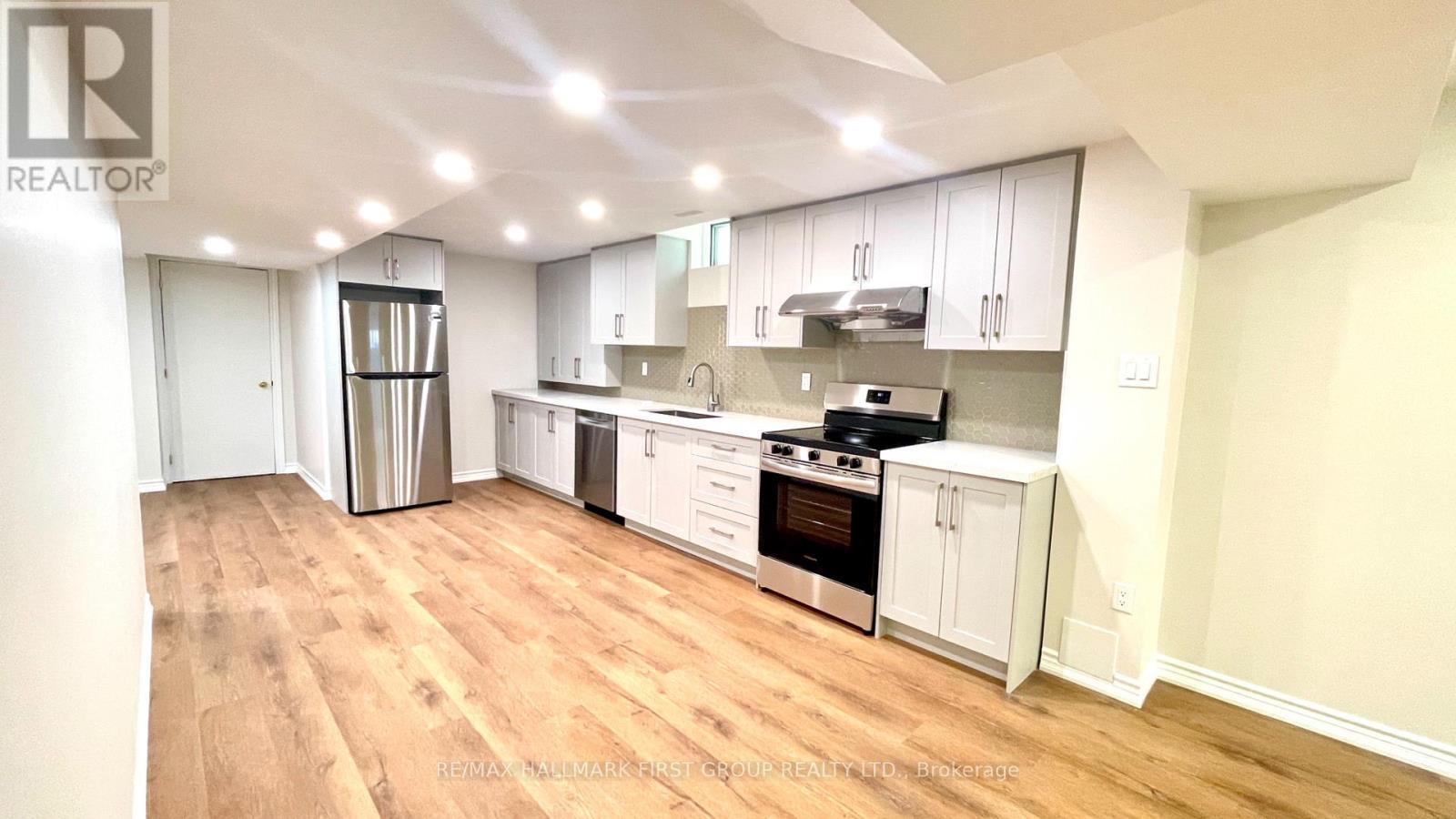 61 Lent Crescent, Brampton, ON - Indoor Photo Showing Kitchen
