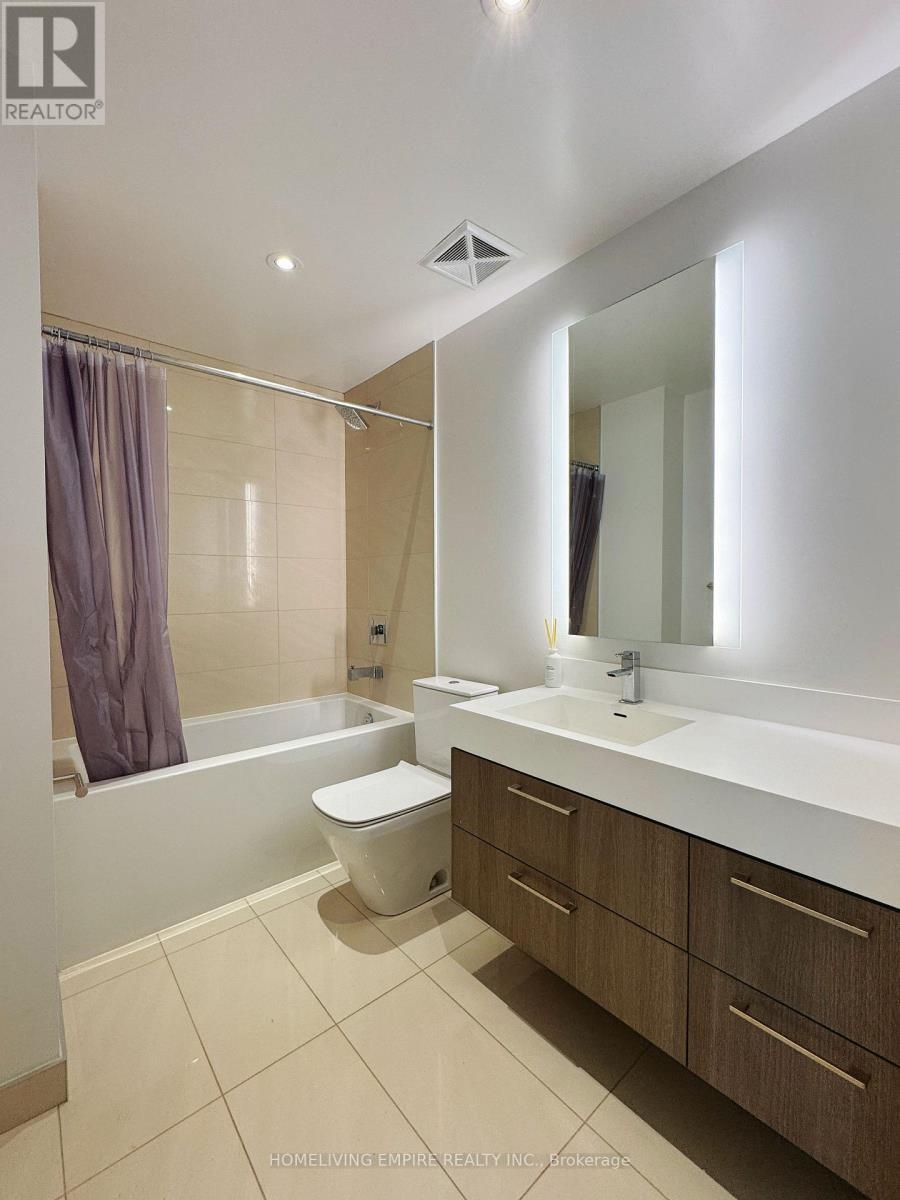 1703 - 1 Yorkville Avenue, Toronto, ON - Indoor Photo Showing Bathroom