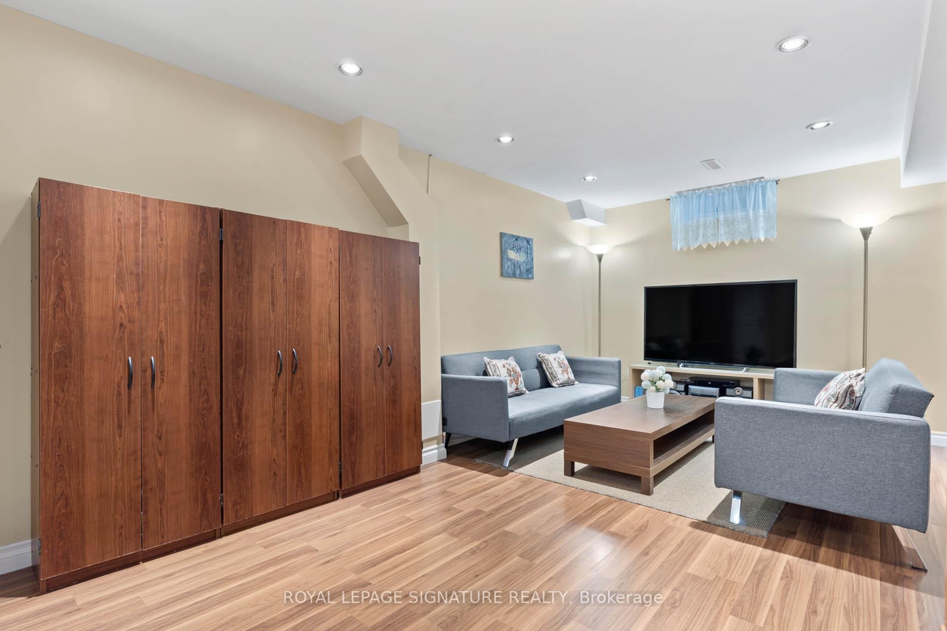 85 Bradstone Square, Toronto, ON