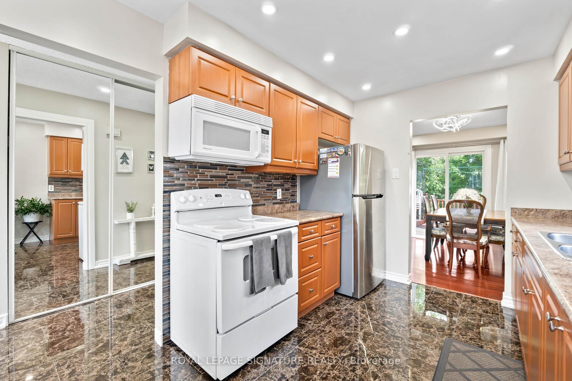 85 Bradstone Square, Toronto, ON