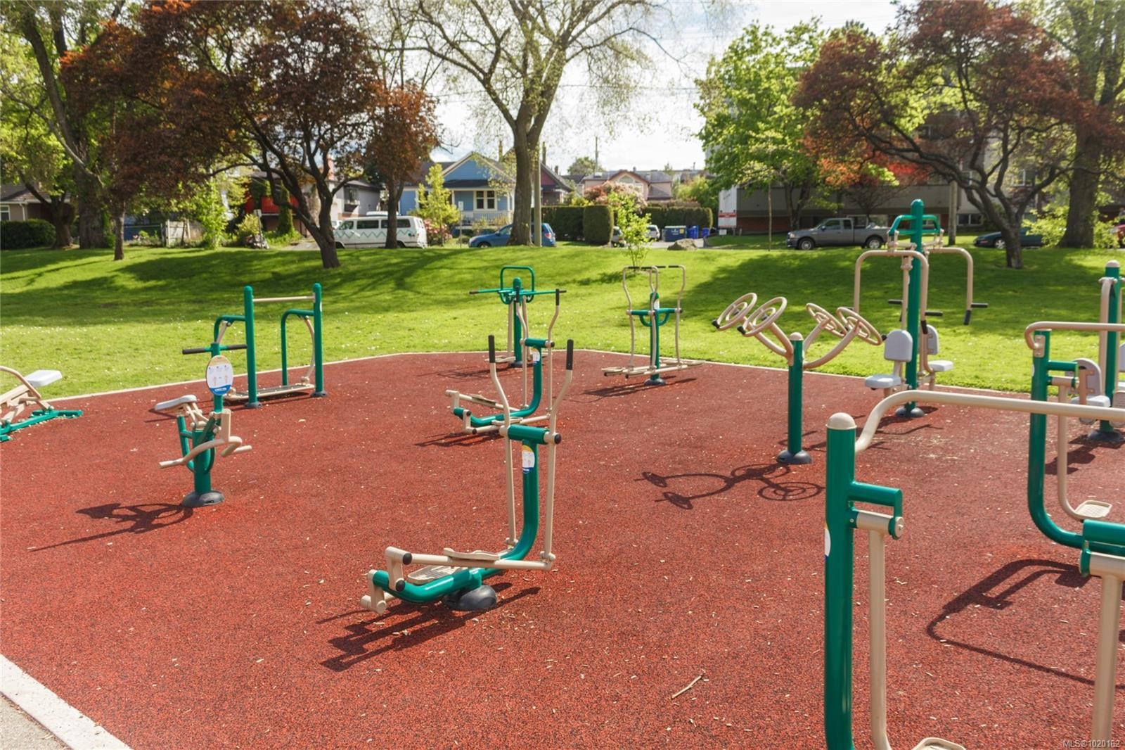 841/839 Princess Ave, Victoria, BC - Outdoor With Backyard