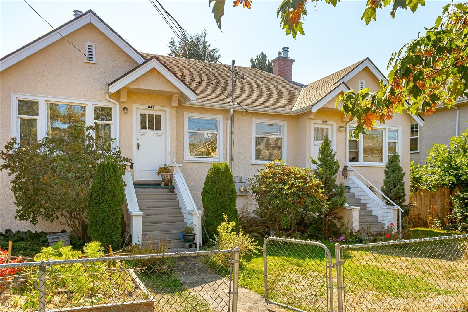 841/839 Princess Ave, Victoria, BC - Outdoor With Facade