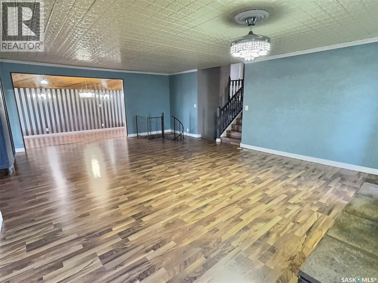 Kuntz Acreage, Macoun, SK - Indoor