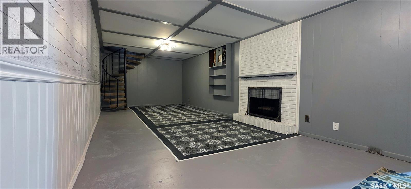 Kuntz Acreage, Macoun, SK - Indoor