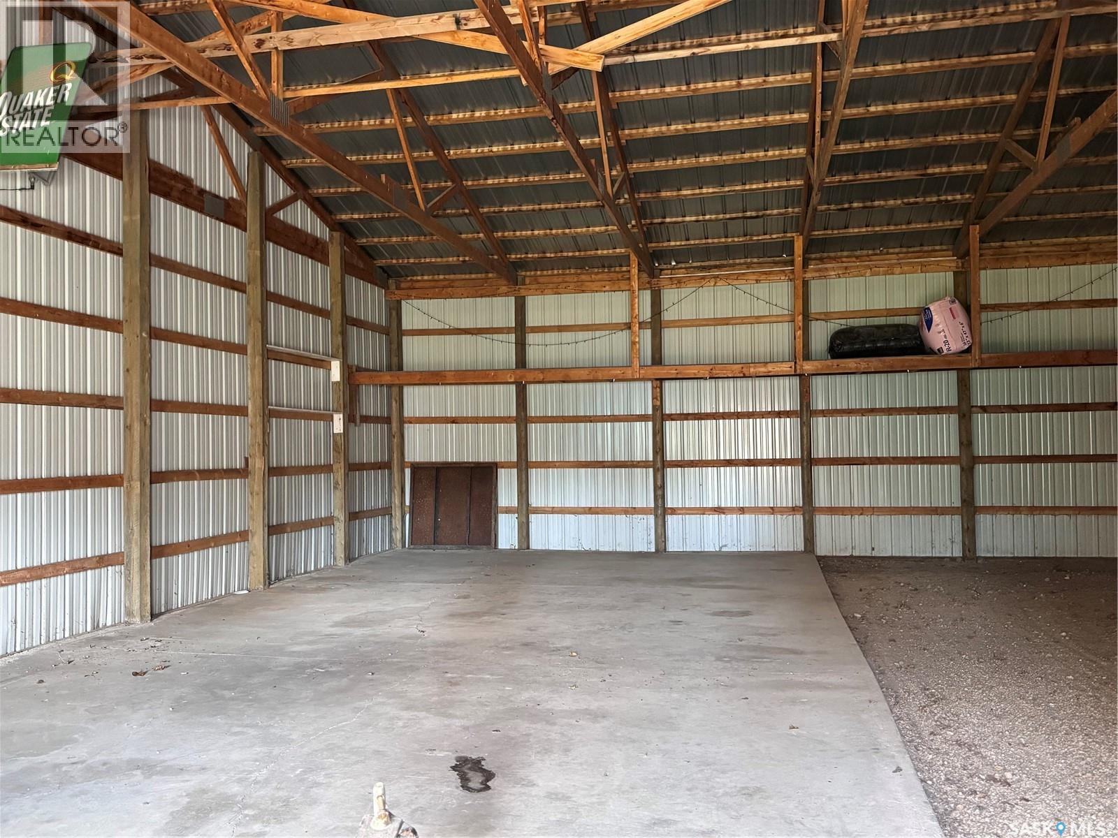 Kuntz Acreage, Macoun, SK - Indoor