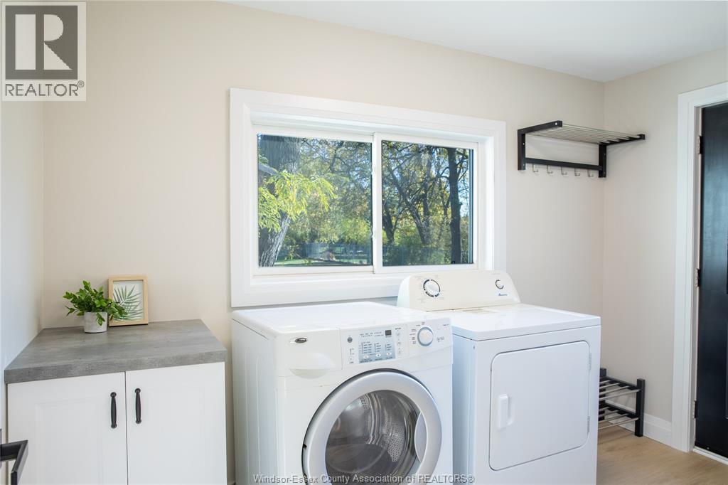 737 Charles Street, Windsor, ON - Indoor Photo Showing Laundry Room