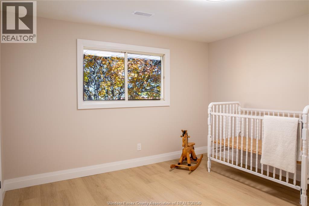 737 Charles Street, Windsor, ON - Indoor