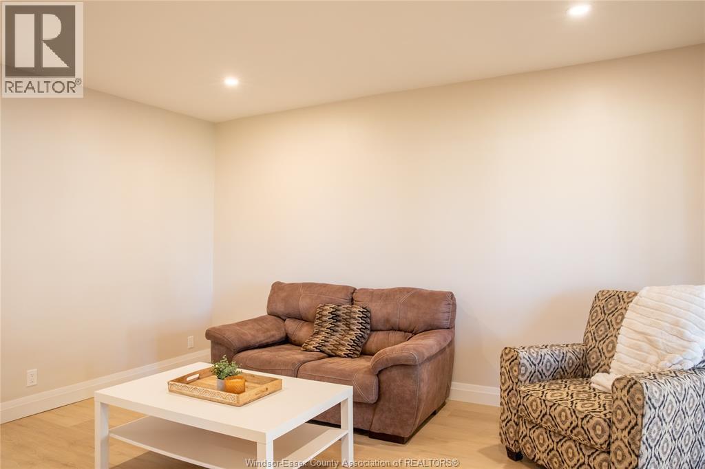 737 Charles Street, Windsor, ON - Indoor