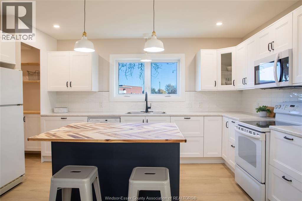 737 Charles Street, Windsor, ON - Indoor Photo Showing Kitchen