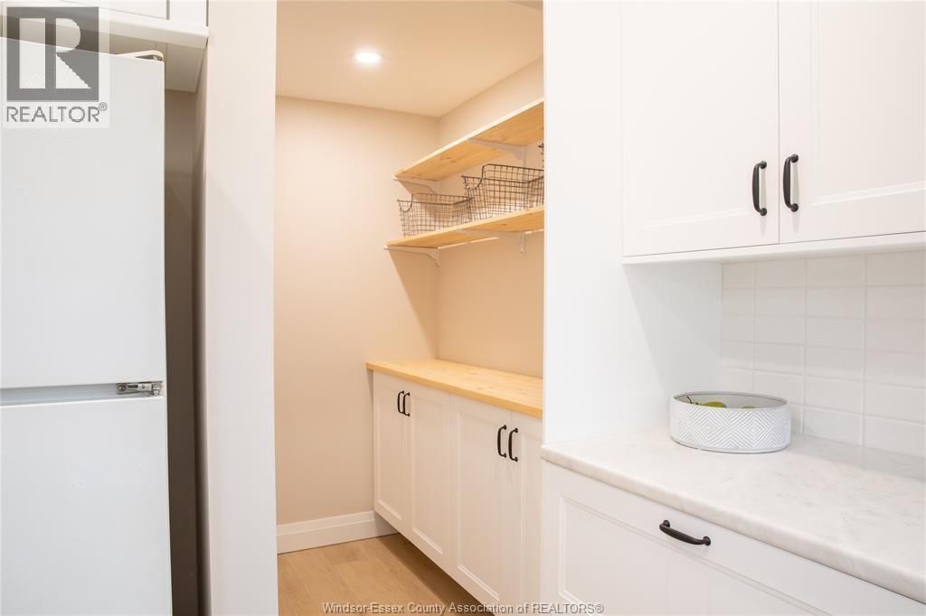 737 Charles Street, Windsor, ON - Indoor