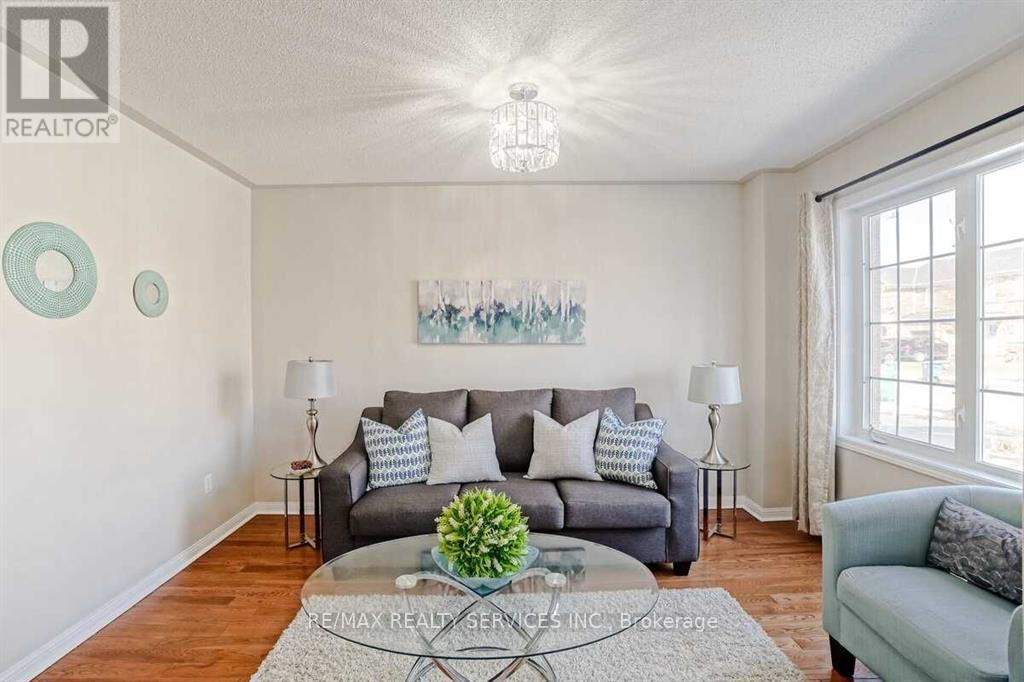 65 Tianalee Crescent, Brampton, ON - Indoor Photo Showing Living Room