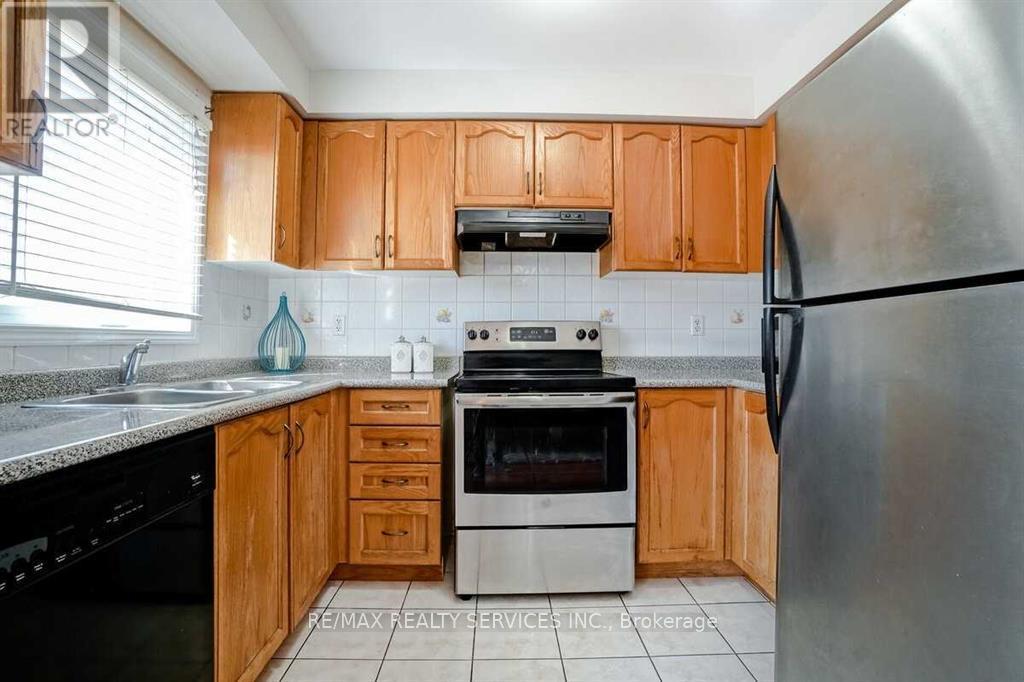 65 Tianalee Crescent, Brampton, ON - Indoor Photo Showing Kitchen With Double Sink