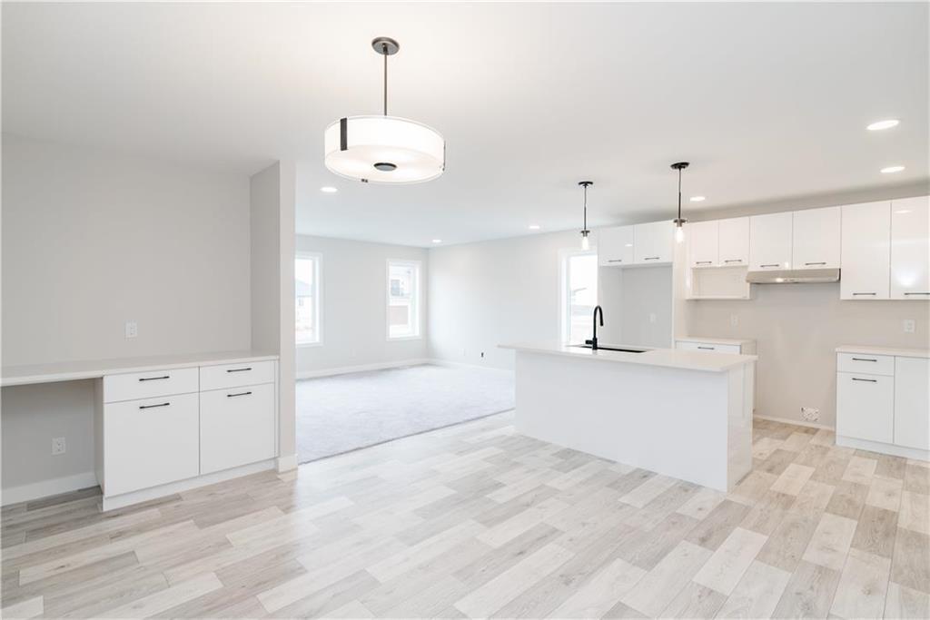 33 Crocus Lane, West St Paul, MB - Indoor Photo Showing Kitchen