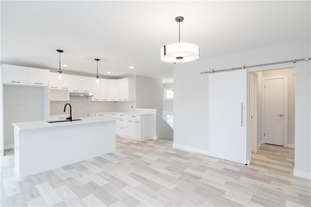 33 Crocus Lane, West St Paul, MB - Indoor Photo Showing Kitchen