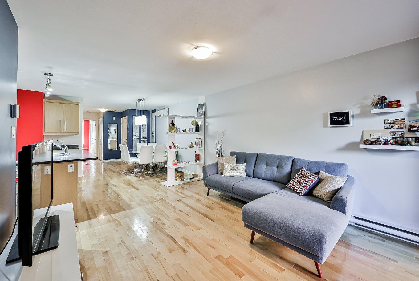 Living room - 2-575 Rue Préfontaine, Montréal (Mercier/Hochelaga-Maisonneuve), QC - Indoor Photo Showing Living Room