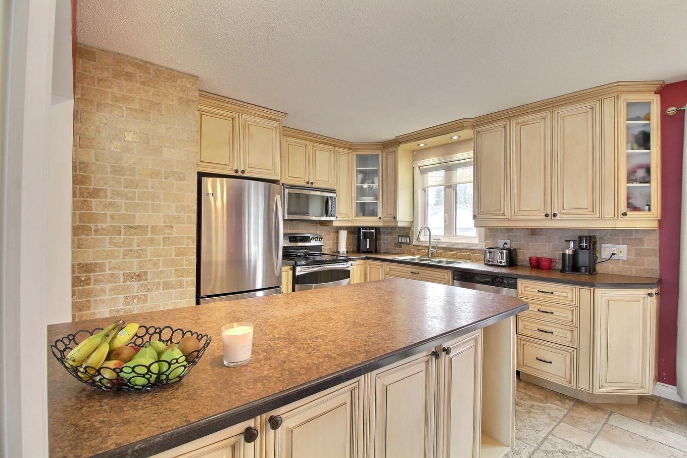 Kitchen - 1725 Boul. Forest, Val-D'Or, QC - Indoor Photo Showing Kitchen With Double Sink