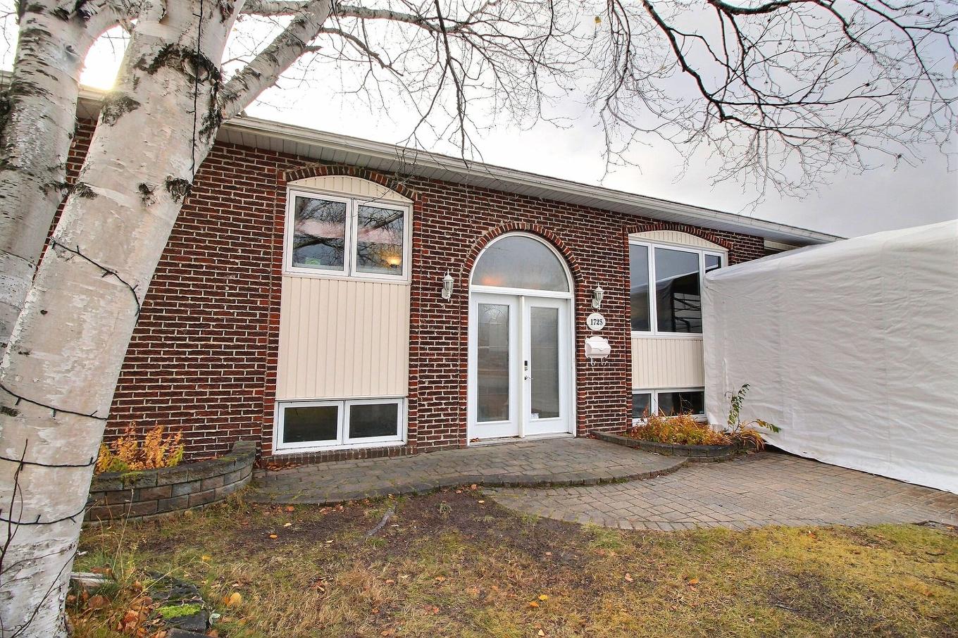 Frontage - 1725 Boul. Forest, Val-D'Or, QC - Outdoor