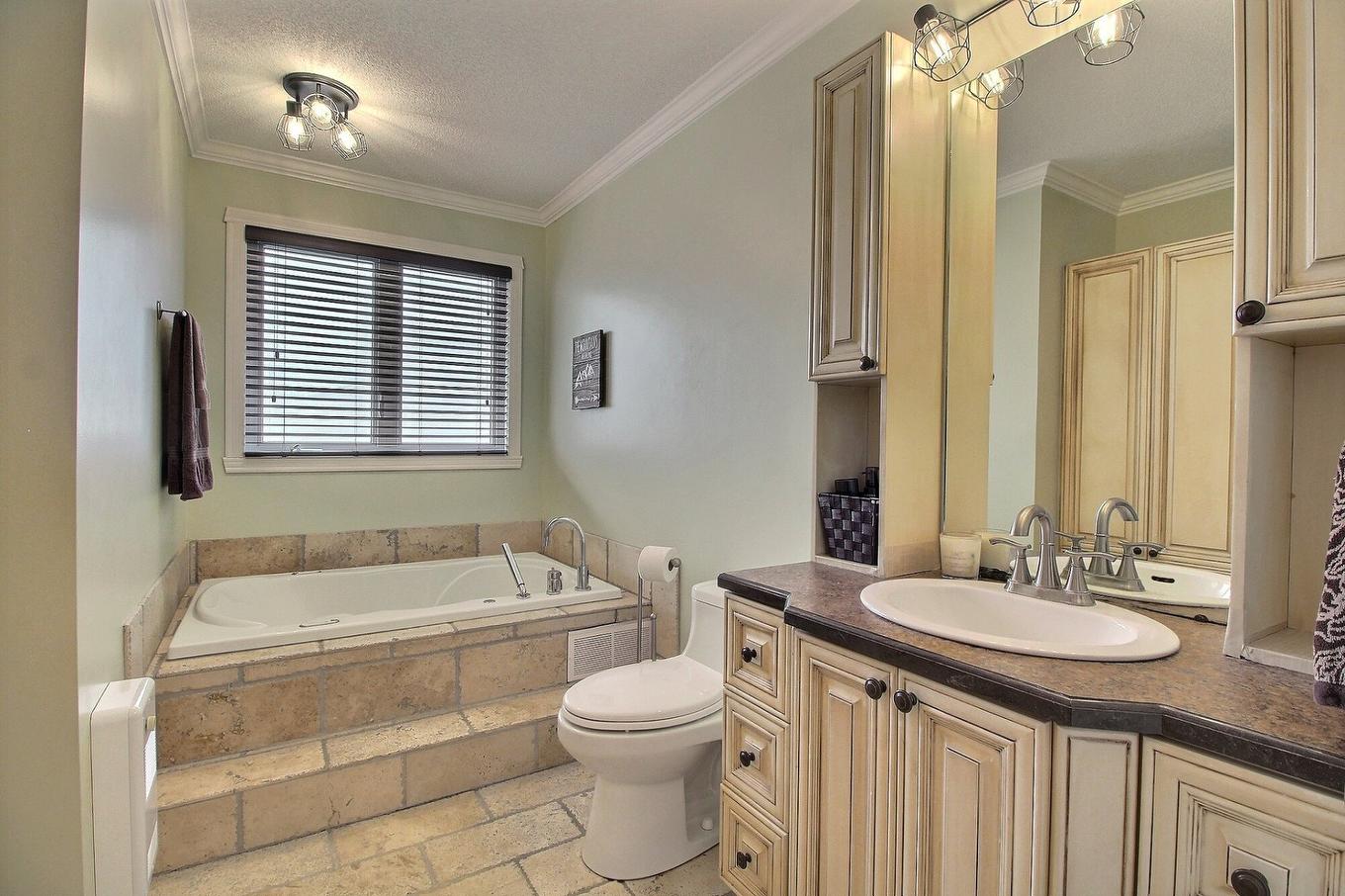 Bathroom - 1725 Boul. Forest, Val-D'Or, QC - Indoor Photo Showing Bathroom