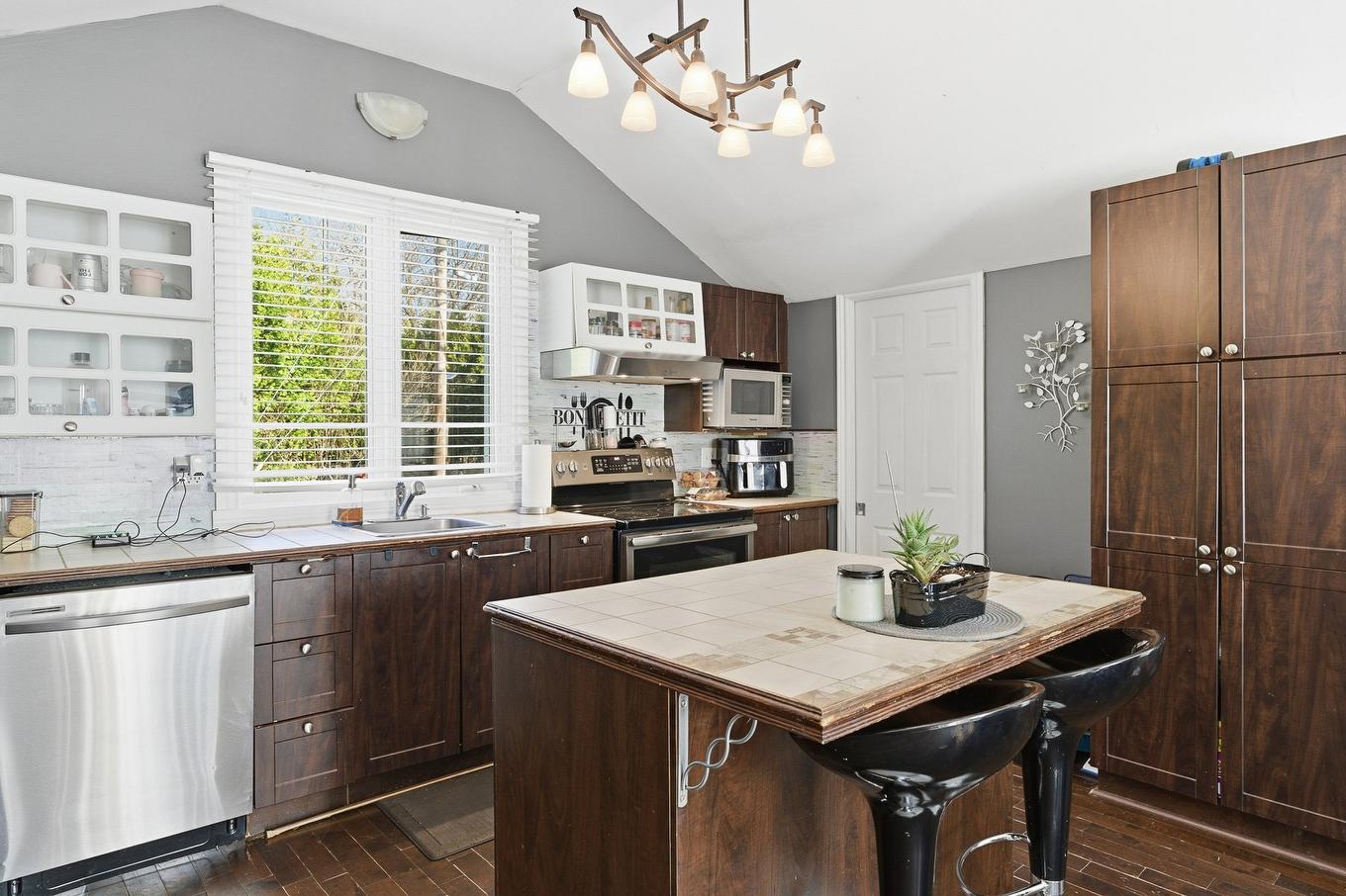 Cuisine - 640 Rue Des Épinettes, Saint-Hippolyte, QC - Indoor Photo Showing Kitchen
