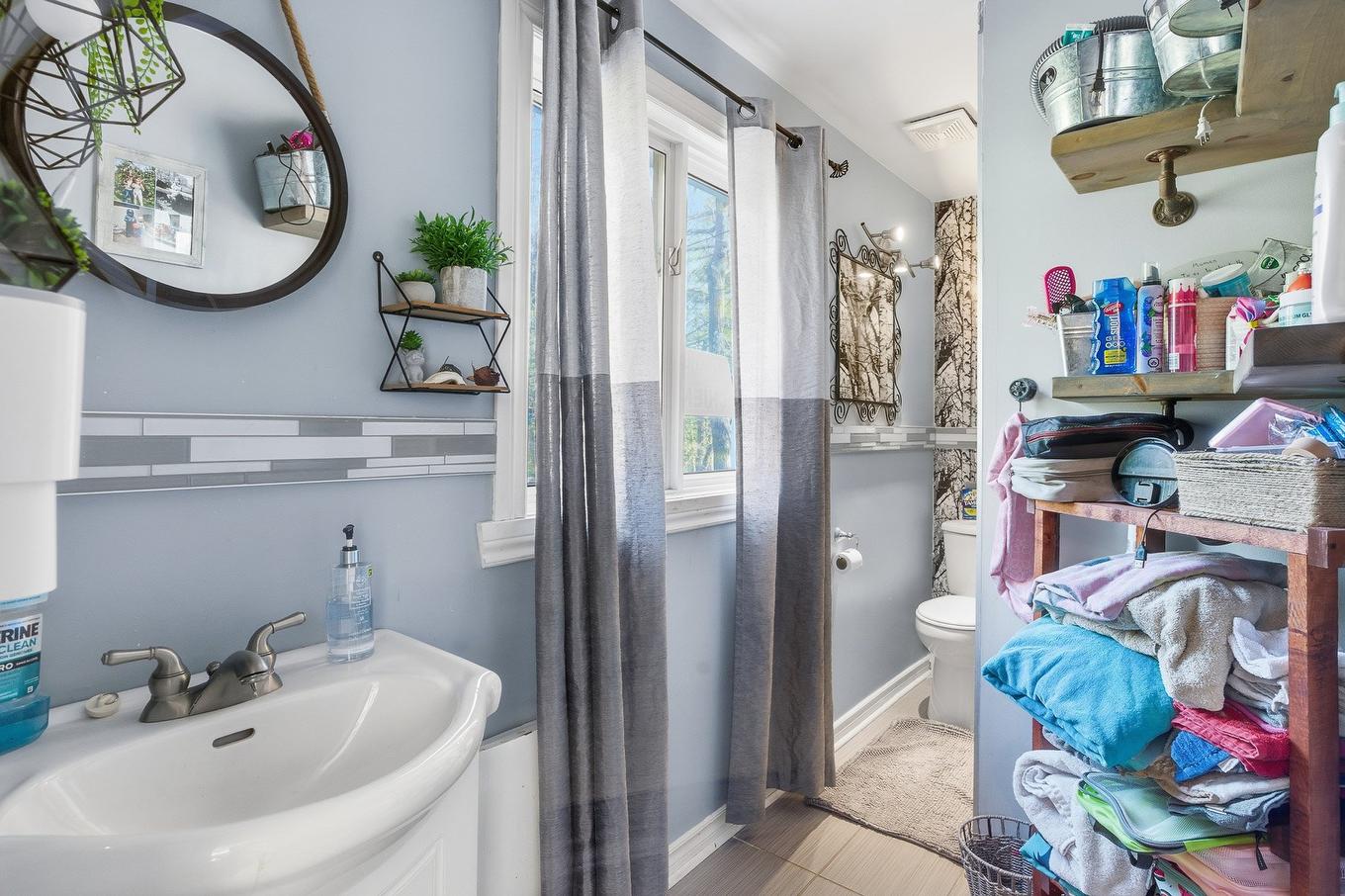 Salle de bains - 640 Rue Des Épinettes, Saint-Hippolyte, QC - Indoor Photo Showing Bathroom