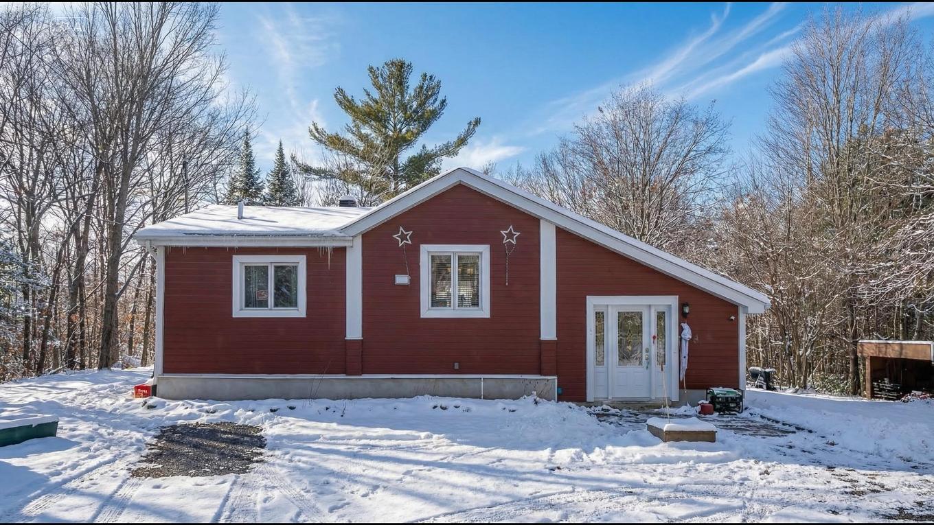 Façade - 640 Rue Des Épinettes, Saint-Hippolyte, QC - Outdoor