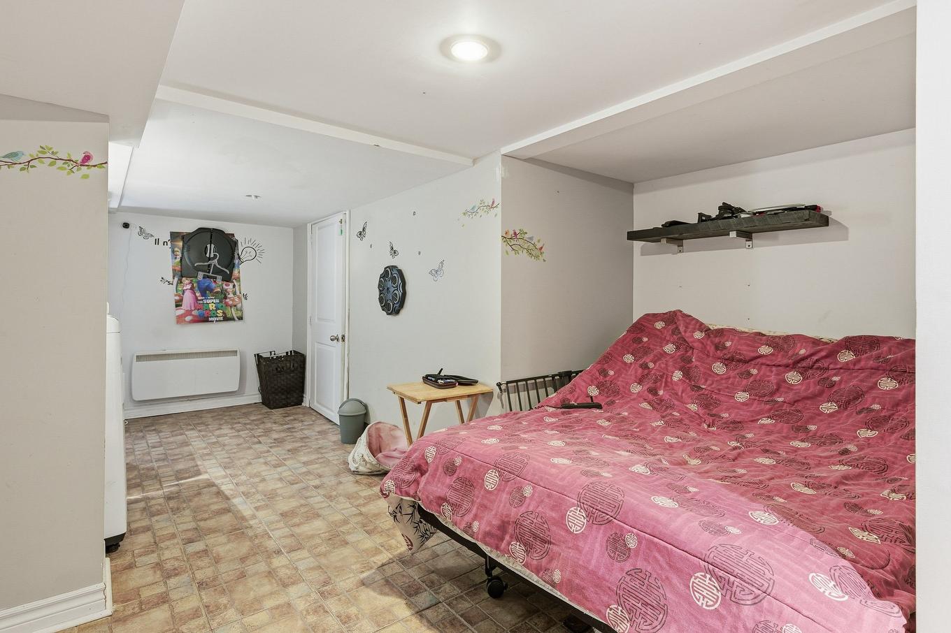 Salle familiale - 640 Rue Des Épinettes, Saint-Hippolyte, QC - Indoor Photo Showing Bedroom