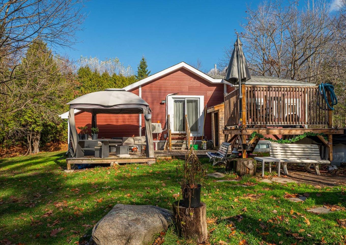 Extérieur - 640 Rue Des Épinettes, Saint-Hippolyte, QC - Outdoor With Deck Patio Veranda