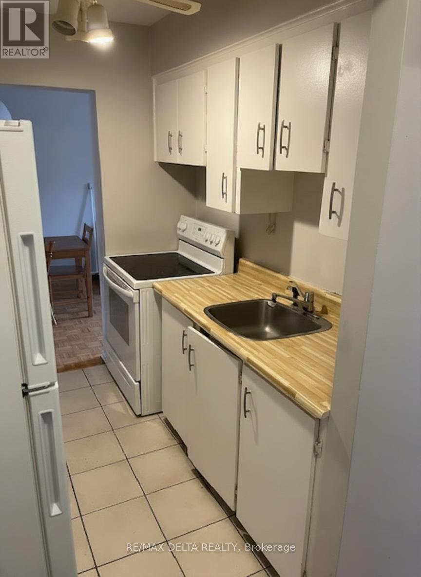 101A - 2044 Arrowsmith Drive, Ottawa, ON - Indoor Photo Showing Kitchen
