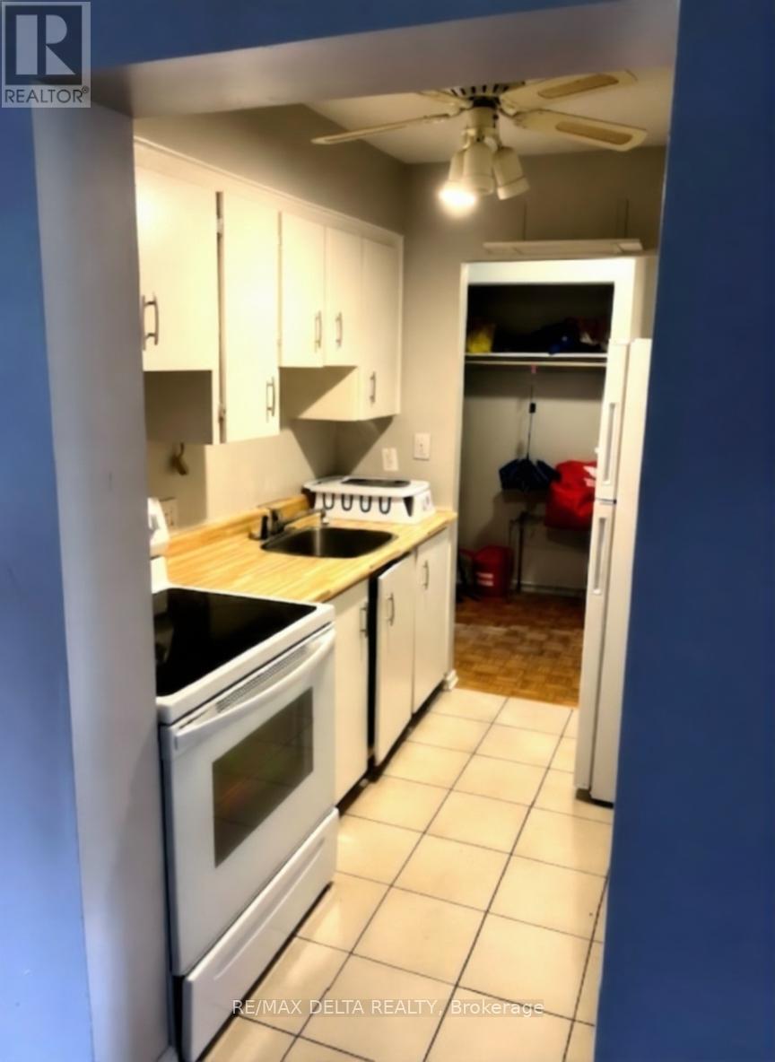 101A - 2044 Arrowsmith Drive, Ottawa, ON - Indoor Photo Showing Kitchen