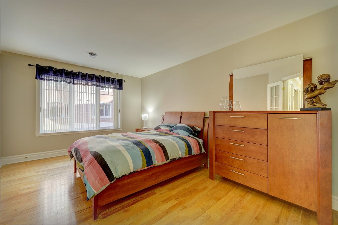 Primary bedroom - 204-2408 Rue Racine, Longueuil (Saint-Hubert), QC - Indoor Photo Showing Bedroom