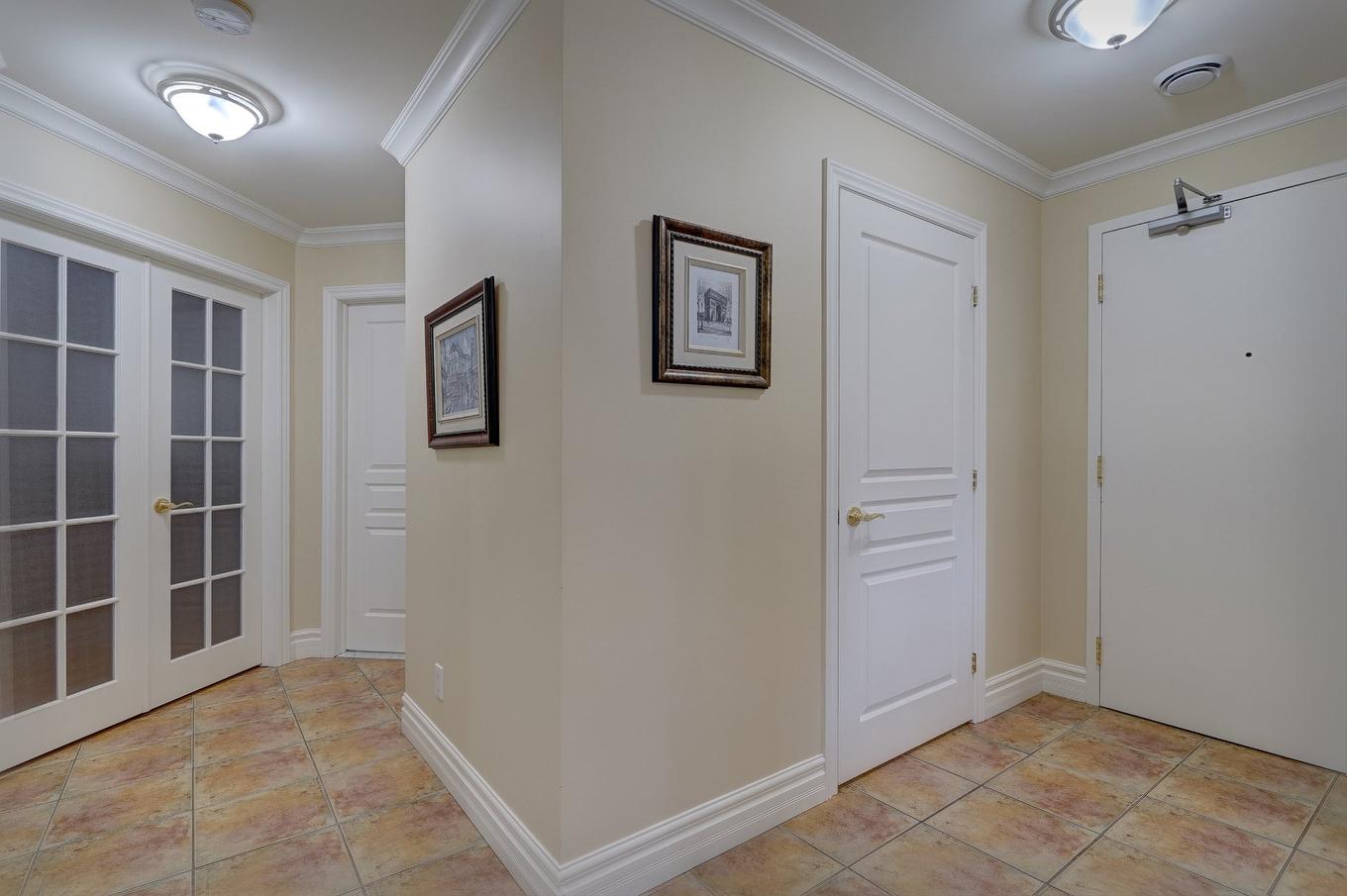 Hall - 204-2408 Rue Racine, Longueuil (Saint-Hubert), QC - Indoor Photo Showing Other Room