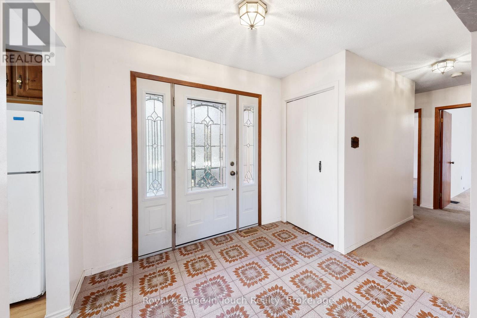 Foyer - 2 Coppercliff Crescent, Tiny, ON - Indoor Photo Showing Other Room