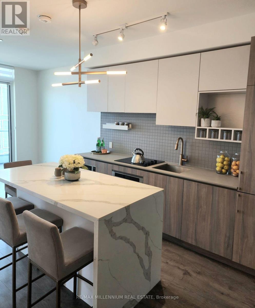 3503 - 950 Portage Parkway, Vaughan, ON - Indoor