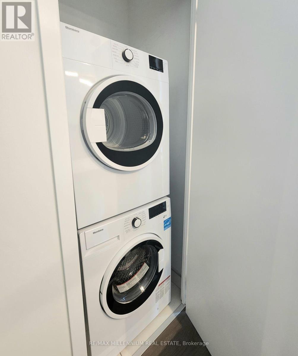 3503 - 950 Portage Parkway, Vaughan, ON - Indoor Photo Showing Laundry Room