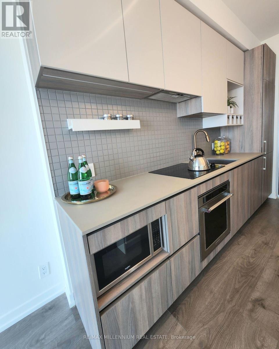 3503 - 950 Portage Parkway, Vaughan, ON - Indoor Photo Showing Kitchen