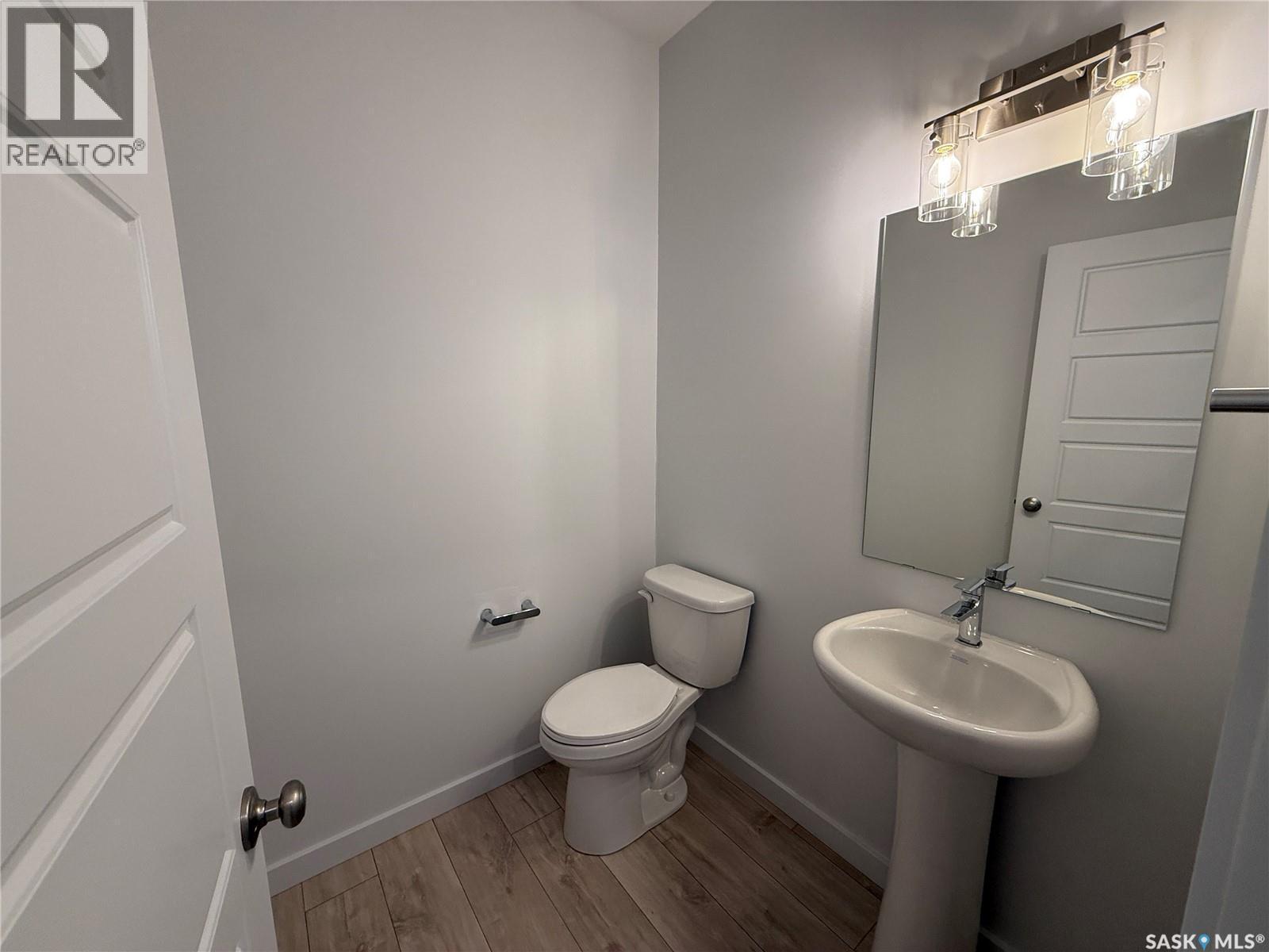 919 Traeger Manor, Saskatoon, SK - Indoor Photo Showing Bathroom