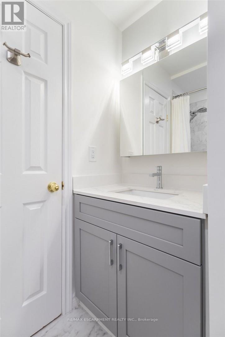 38 Locke Street S, Hamilton, ON - Indoor Photo Showing Bathroom