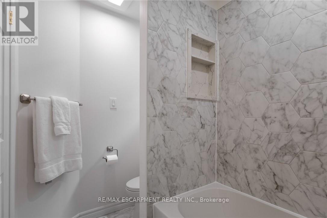 38 Locke Street S, Hamilton, ON - Indoor Photo Showing Bathroom