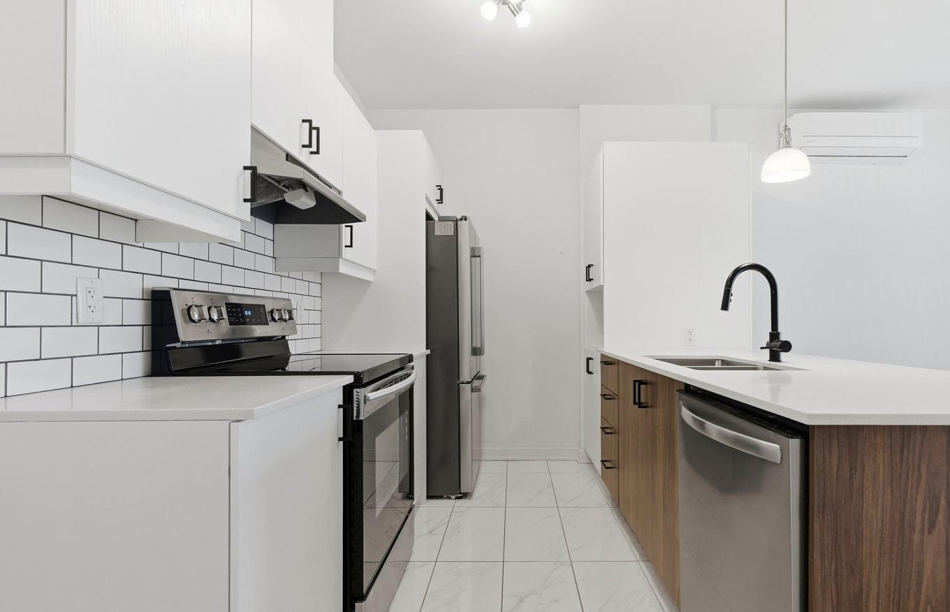 Kitchen - 406-9175 Rue Lennon, Brossard, QC - Indoor Photo Showing Kitchen With Upgraded Kitchen