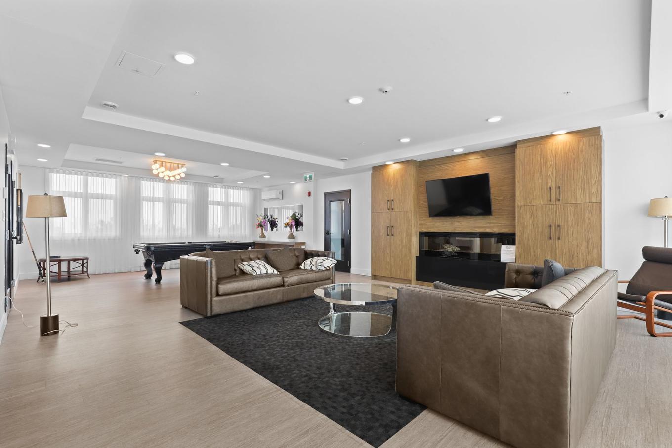 Common room - 406-9175 Rue Lennon, Brossard, QC - Indoor Photo Showing Living Room With Fireplace
