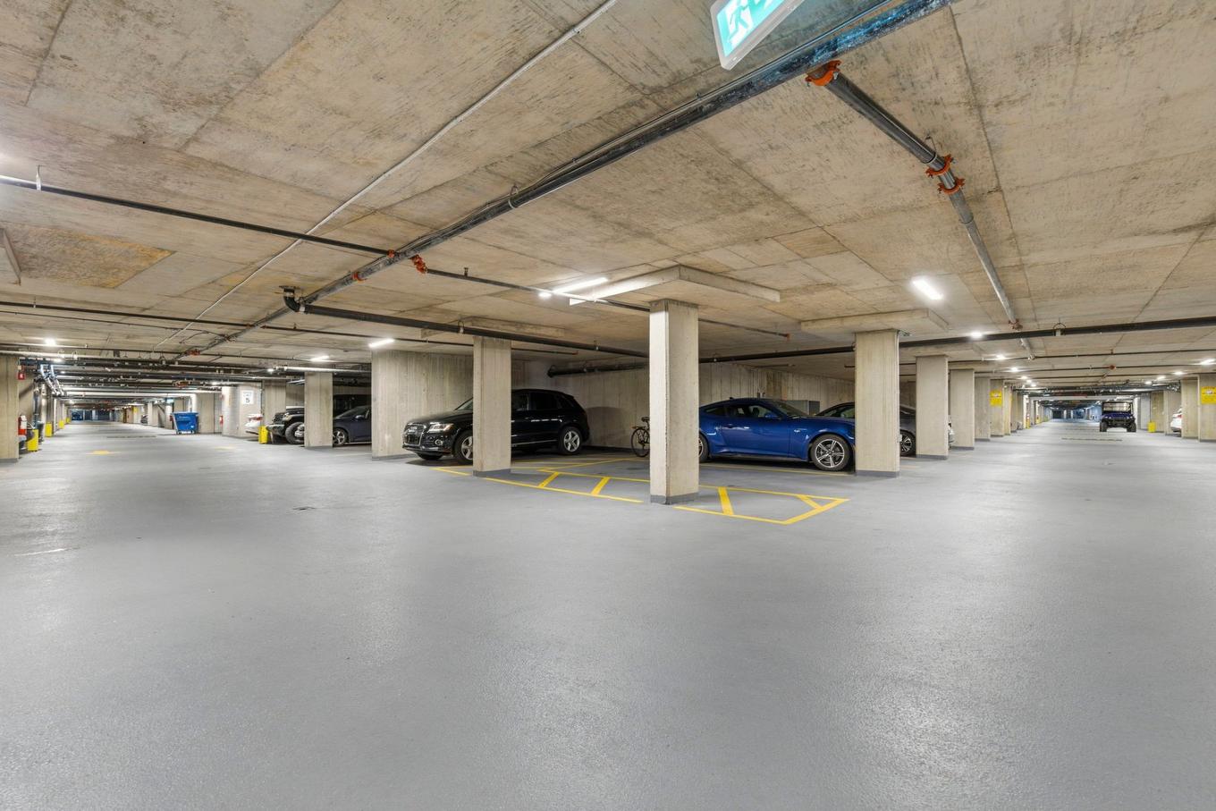 Parking - 406-9175 Rue Lennon, Brossard, QC - Indoor Photo Showing Garage