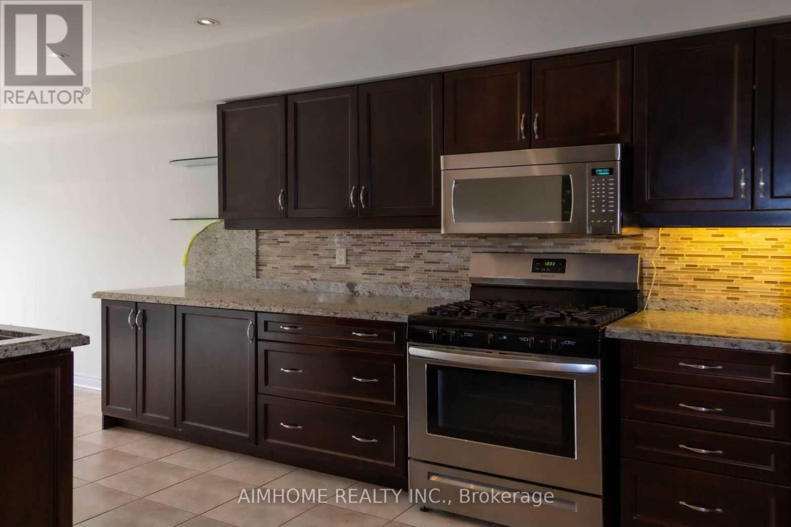 19 Durango Drive, Richmond Hill, ON - Indoor Photo Showing Kitchen