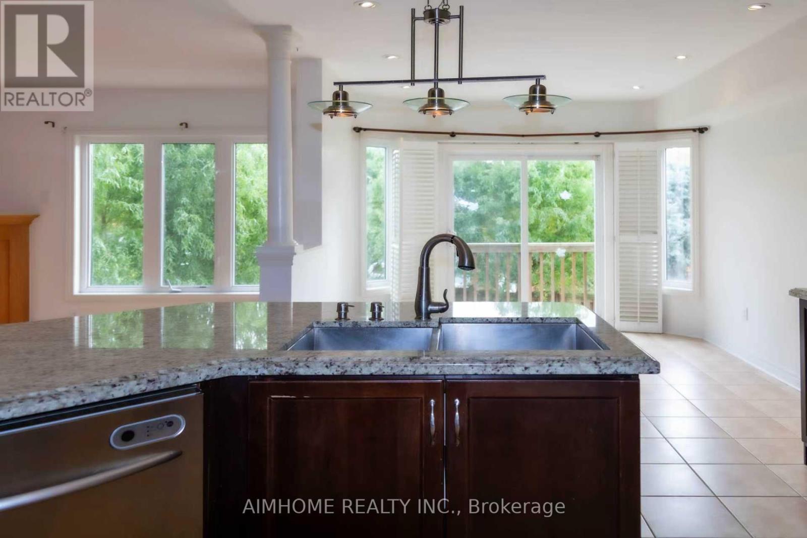 19 Durango Drive, Richmond Hill, ON - Indoor Photo Showing Kitchen With Double Sink