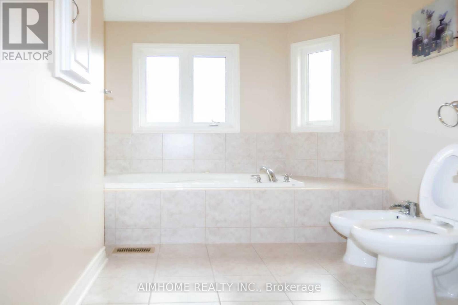19 Durango Drive, Richmond Hill, ON - Indoor Photo Showing Bathroom