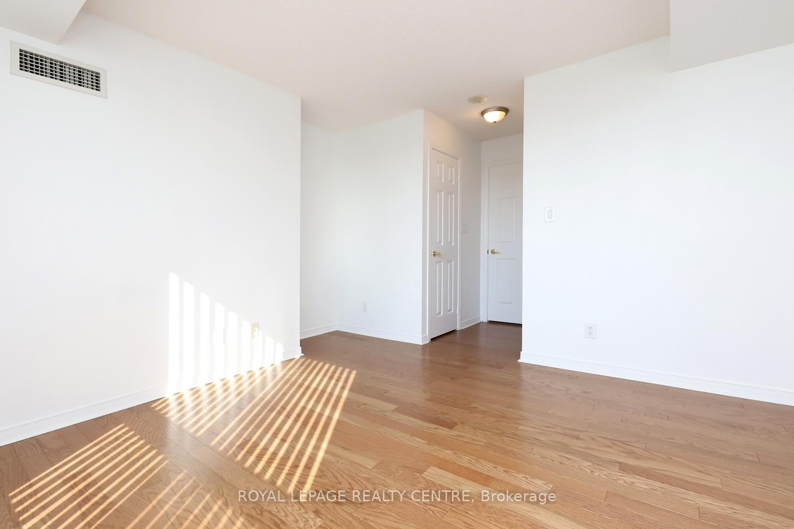 603-4850 Glen Erin Drive, Mississauga, ON - Indoor Photo Showing Other Room